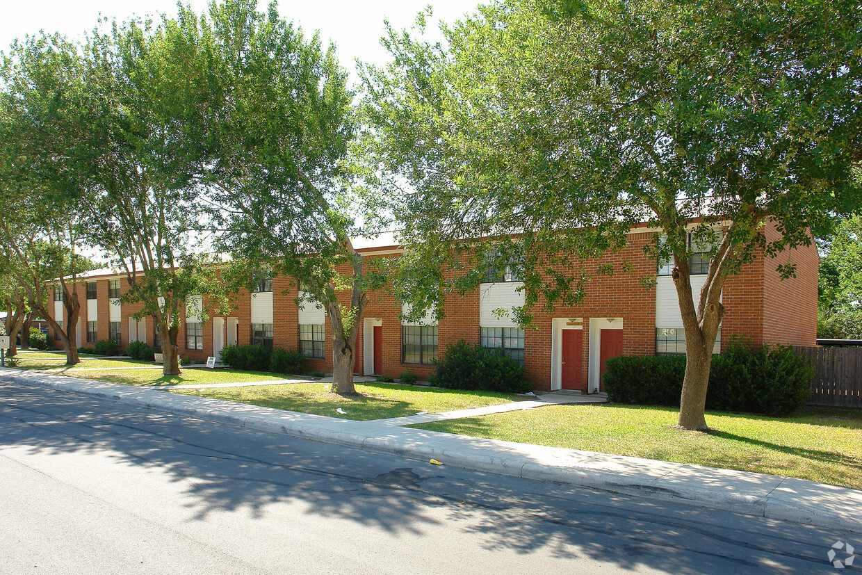 Building Photo - Carolina Apartments