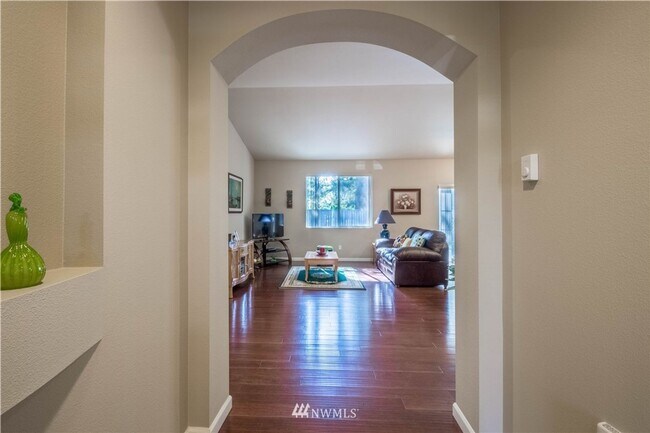 Building Photo - Spacious Rambler, just the Perfect Size!