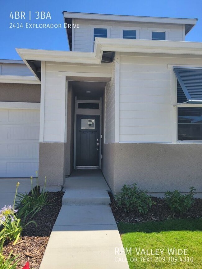 Building Photo - Large 4 bedroom 3 bath COMING SOON! REDUCE...