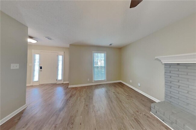 Foto del edificio - 4200 Irish Highland Dr