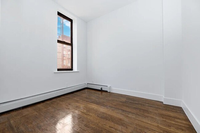 Building Photo - 428 Seventh Avenue