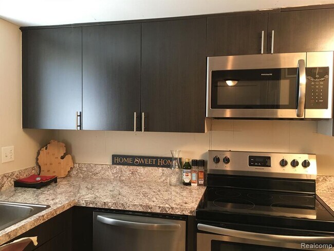 Foto del edificio - 325 Briarcrest Dr