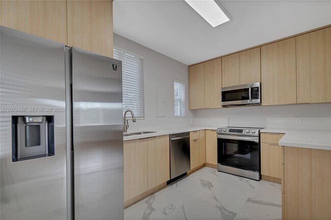 Foto del edificio - 3783 SW 27th St