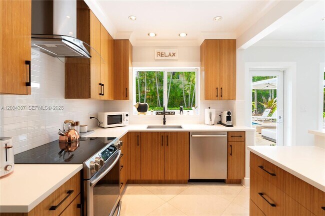 Building Photo - Mariposa Avenue, Coral Gables, FL 33146 - 3 BR 2 BA single-family home