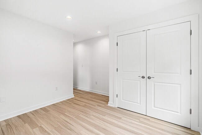 Foto del edificio - 140 W Price St