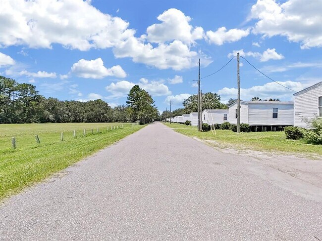 Foto del edificio - 6330 Eugene Acres Ln