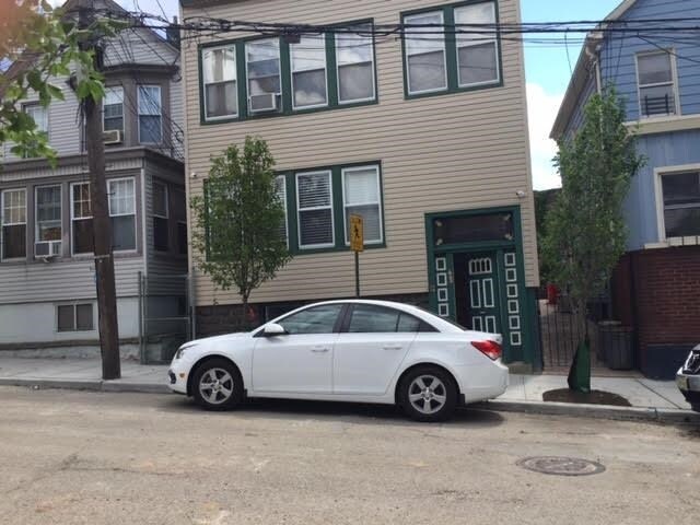 Building Photo - 623 36th St