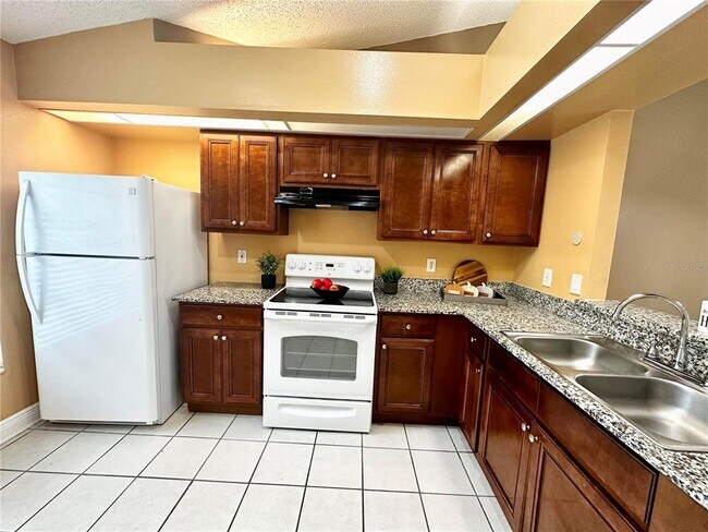Foto del edificio - 14816 Laguna Beach Cir