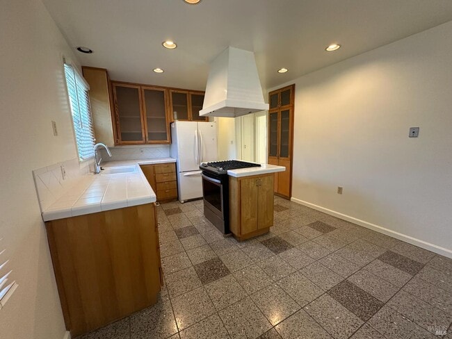 Building Photo - 258 W J St