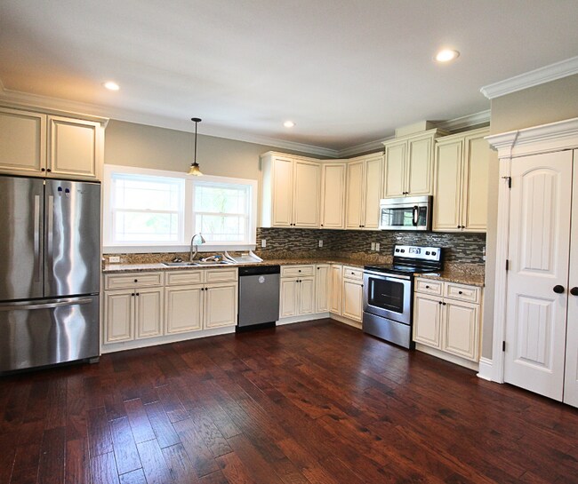 Building Photo - 163 Carousel Cir