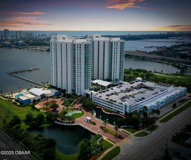 Building Photo - 231 Riverside Dr