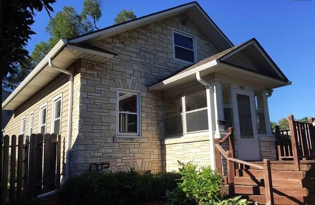 Photo - 4827 Poppleton Ave House