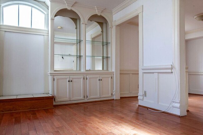 Foto del edificio - 1405 Charles St