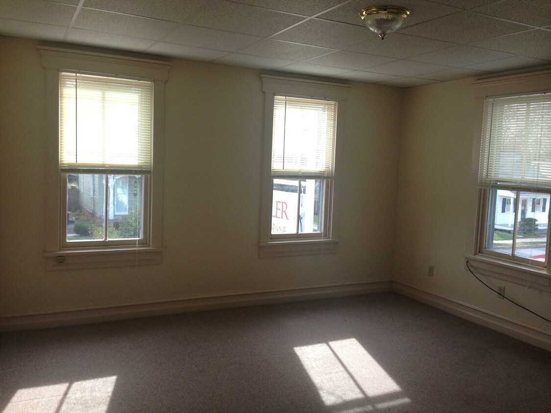 Foto del edificio - 27 W Main St