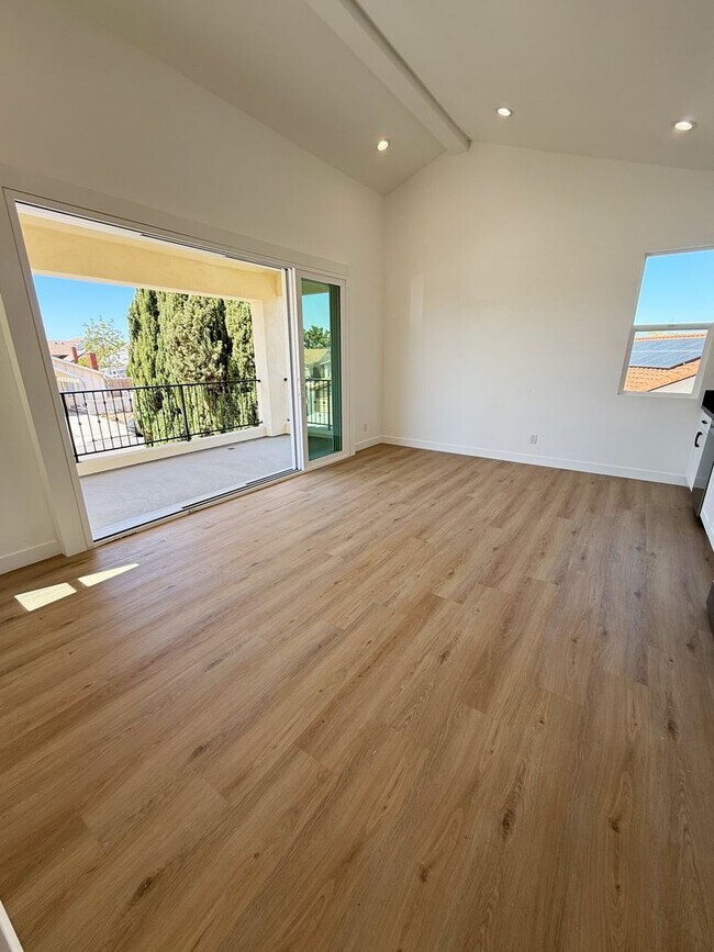 Building Photo - Gorgeous 1 Bed/1 Bath Upstairs unit, all new construction in Mira Mesa!