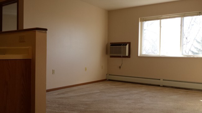 Unidad de 1 dormitorio, sala de estar - City Walk Senior Apartments for Seniors 55+