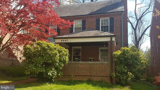 Foto del edificio - 4440 Albemarle St NW
