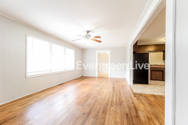 Building Photo - 106 Whitener Ave