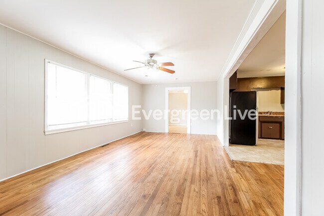 Foto del edificio - 106 Whitener Ave