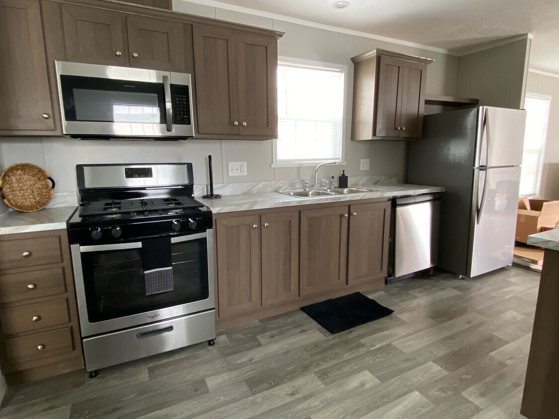 Foto principal - 5231 Rhine Dr