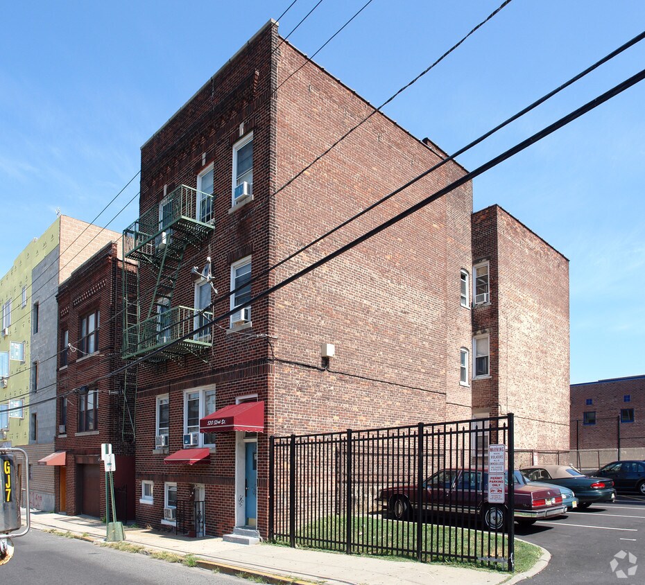 Primary Photo - 520 52nd St