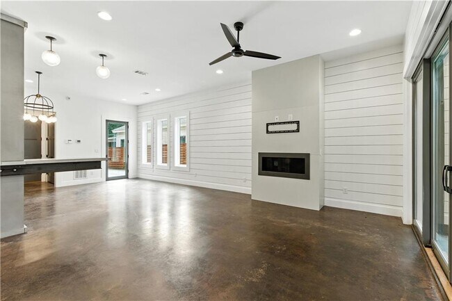 Foto del edificio - 244 Locust St NE