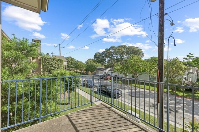 Foto del edificio - 7144 N Holiday Dr