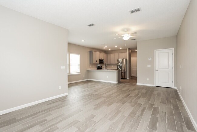 Foto del edificio - 1325 Grassland Ave