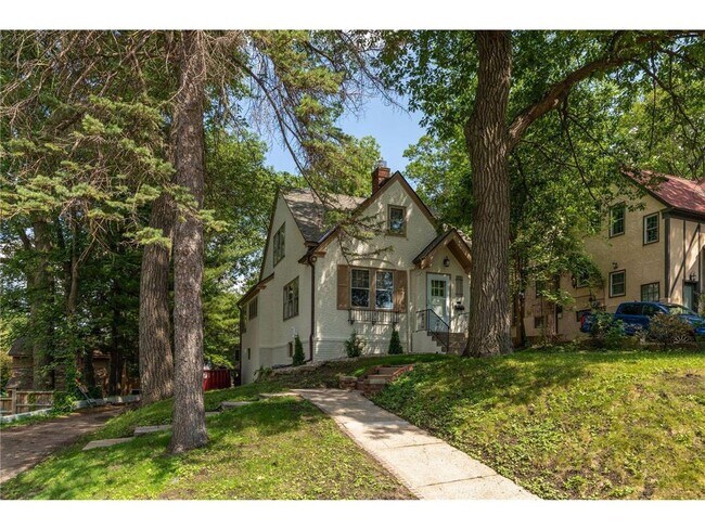 Foto del edificio - 1115 Washburn Ave S