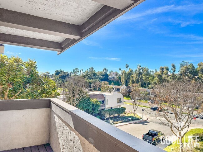 Foto del edificio - Spacious 4Bd/3Ba Townhome near SDSU Available Now!