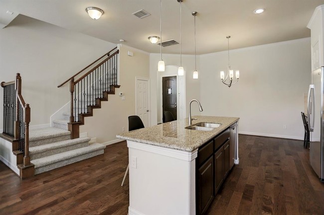 Building Photo - 10022 Spring Shadows Park Cir