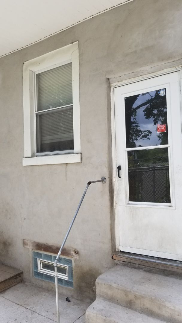 Building Photo - Modern Row - Stawberry Mansion