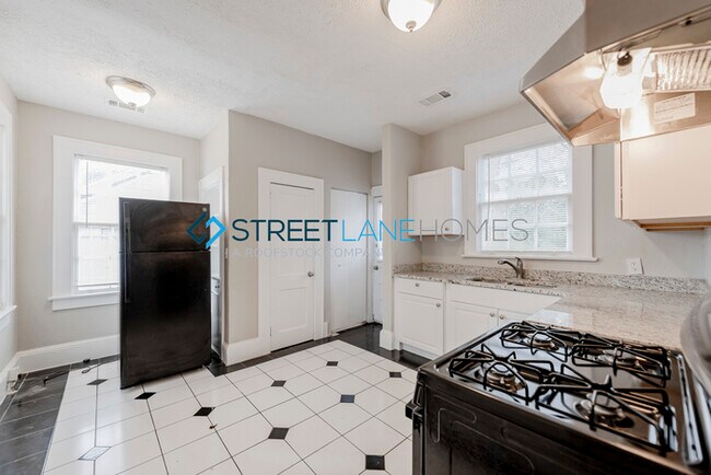Building Photo - NOW OFFERING $250 OFF FIRST FULL MONTH IF ...