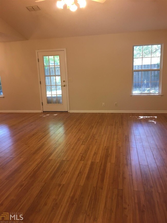 Building Photo - 402 McIntosh Dr