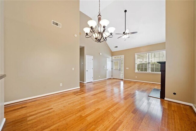 Foto del edificio - 726 Gardenside Cir SE