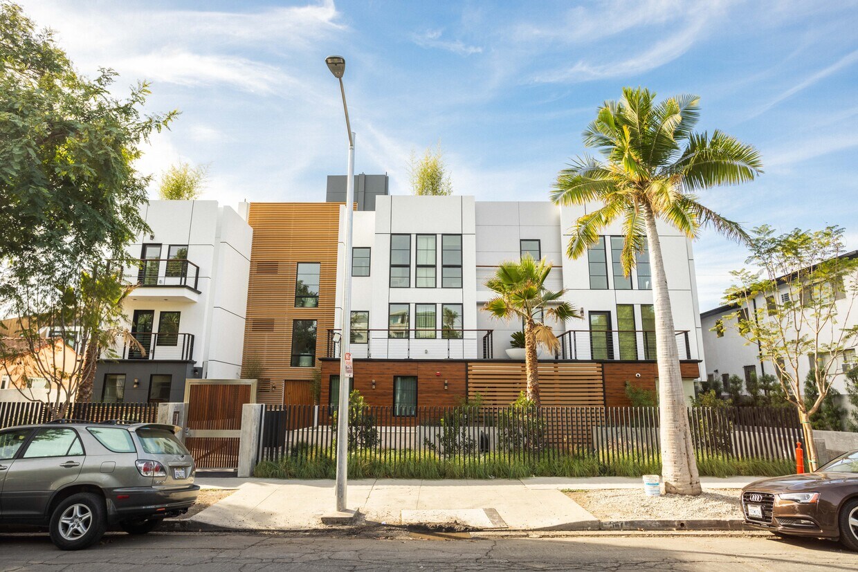 Foto principal - 547 N Sweetzer Ave