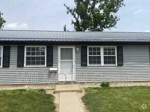 Building Photo - 904 Sloan St