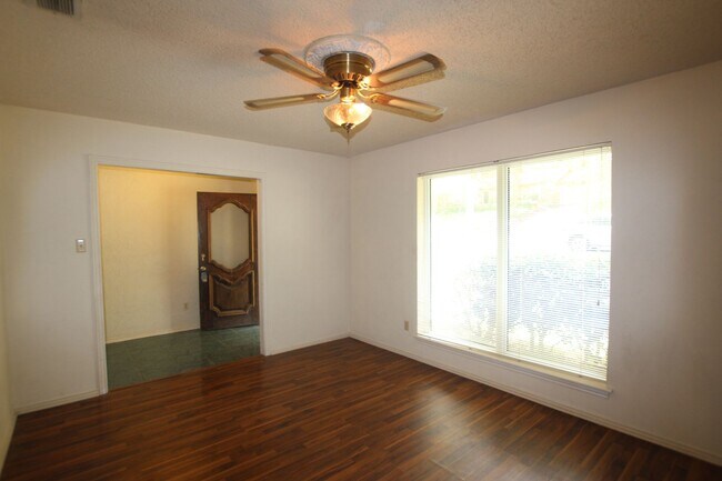 Foto del edificio - Beautiful 3 bedroom 2 bath home in Tyler!