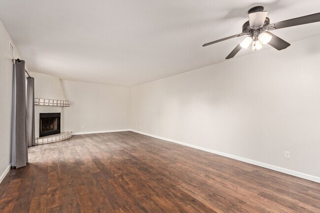 Foto del edificio - Updated 2 Bedroom, 2 Bathroom with Garage ...