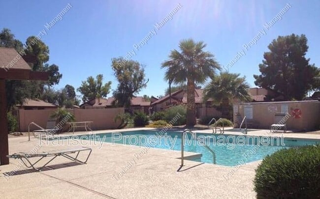 Photo - 2143 E Center Ln House