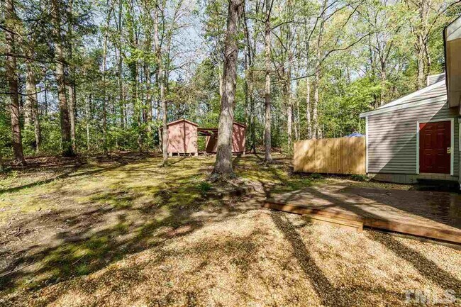 Private, wooded yard - 4702 Cornwall Pl
