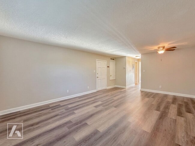 Foto del edificio - 3323 N Westmoreland Dr