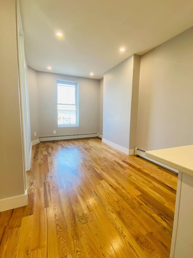 Building Photo - 94-24 Van Wyck Expy