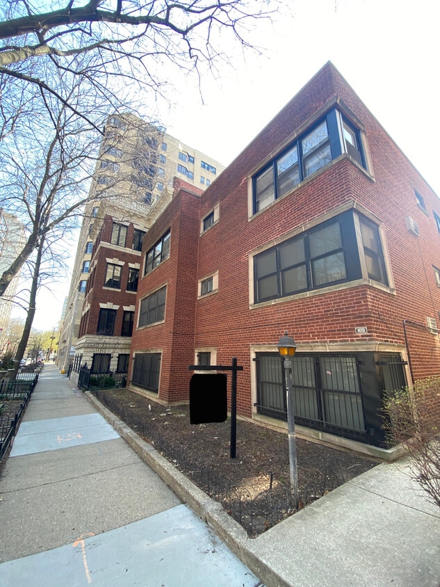 Primary Photo - 425 W Wellington Ave