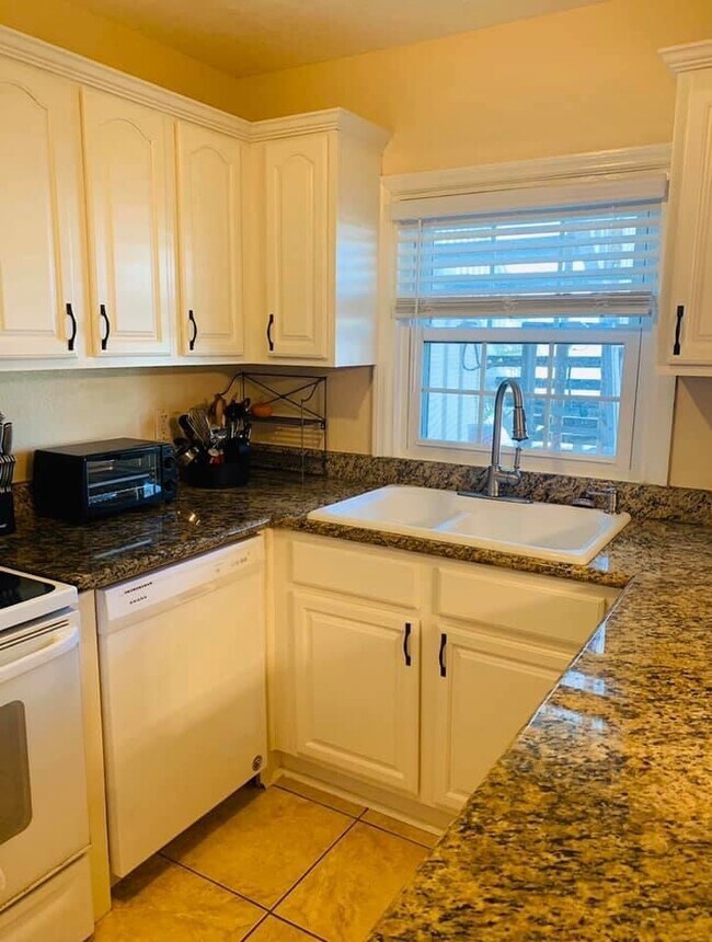 Updated Kitchen fully Eqiuipped - 5265 Beach Dr SE
