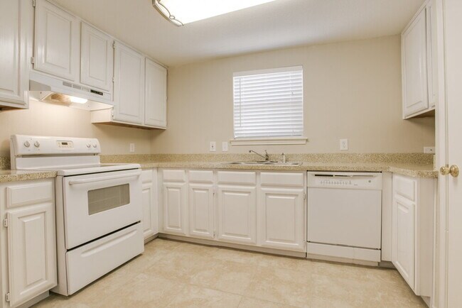 Foto del edificio - 719 Nightingale Cir