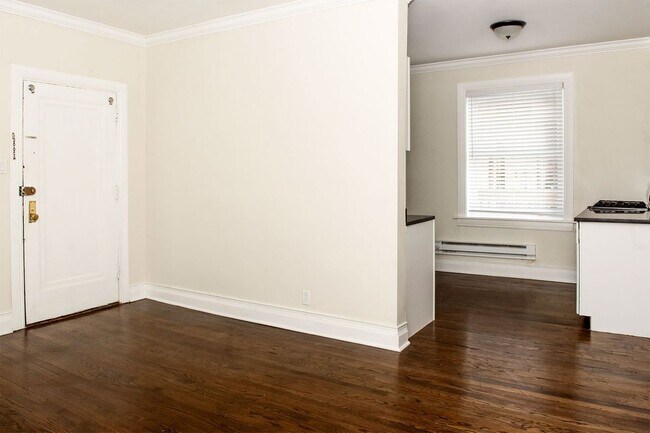 Foto del edificio - 648.5 W Roscoe St