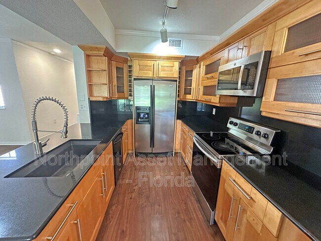 Building Photo - 2400 Centergate Dr