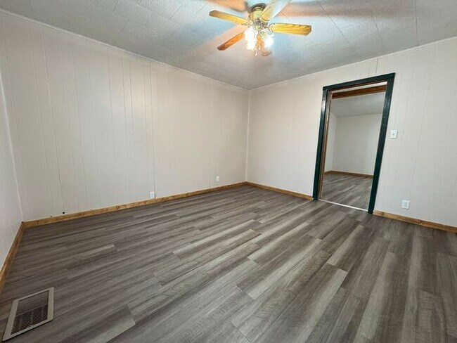 Foto del edificio - 3 Bedroom House, Clinton