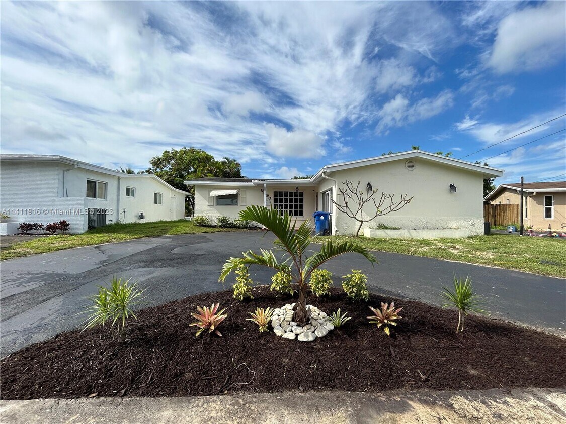 8690 NW 24th Pl, Sunrise, FL 33322 - House Rental in Sunrise, FL